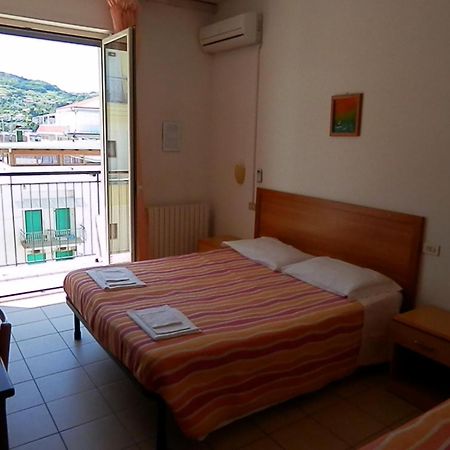 B&B Attico Mare Σαν Μπενεντέτο ντελ Τρόντο Εξωτερικό φωτογραφία